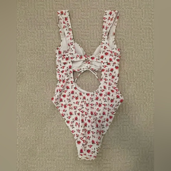 🏷️Cute Target Flower Bathing Suit - Picture 2 of 4